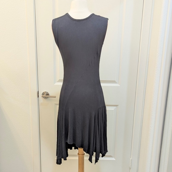 TRANSPARENTE Black Asymmetrical Short Sleeveless V-neck Slender Dress - Small - Picture 5 of 11